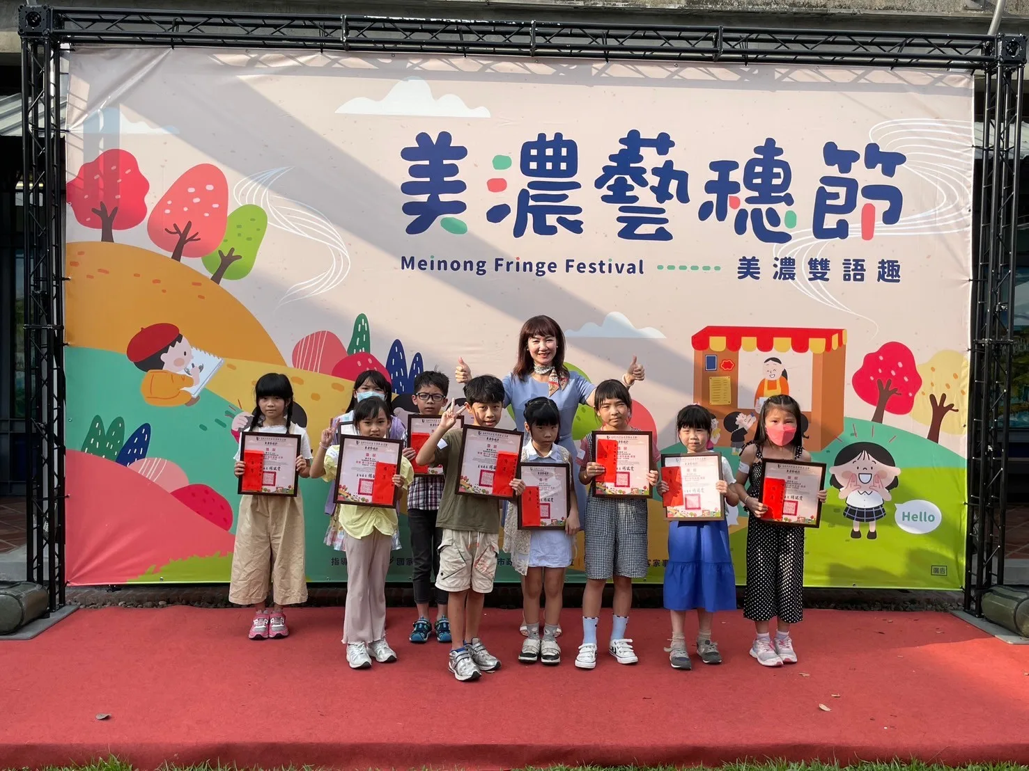 高市客委會主委楊瑞霞;出席美濃藝穗節繪畫比賽「繪出心中的Hakka」。高雄市客委會提供