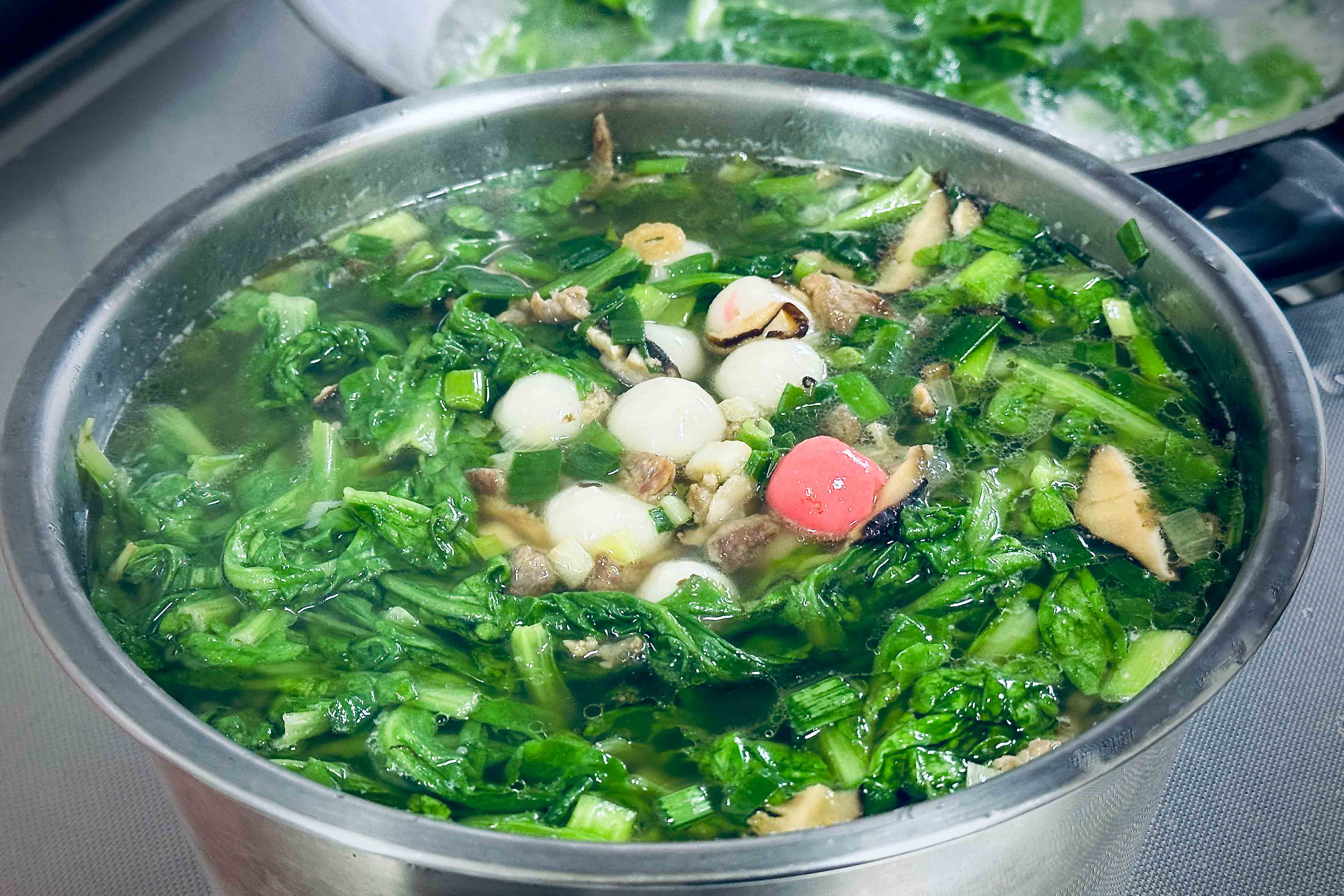 客家粄圓集客家人對味緒的意義於一身，包括情感、喜愛的食物，以及客家味的基礎。蕭秀琴攝