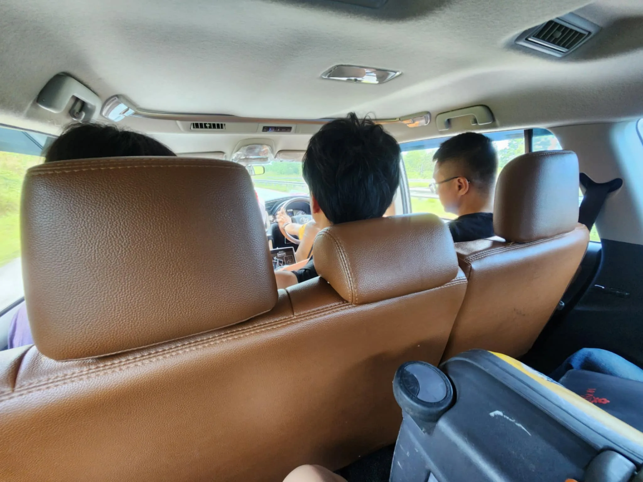 印尼計程車,巧遇同樣來自台灣的研究計畫團隊。洪俊傑攝