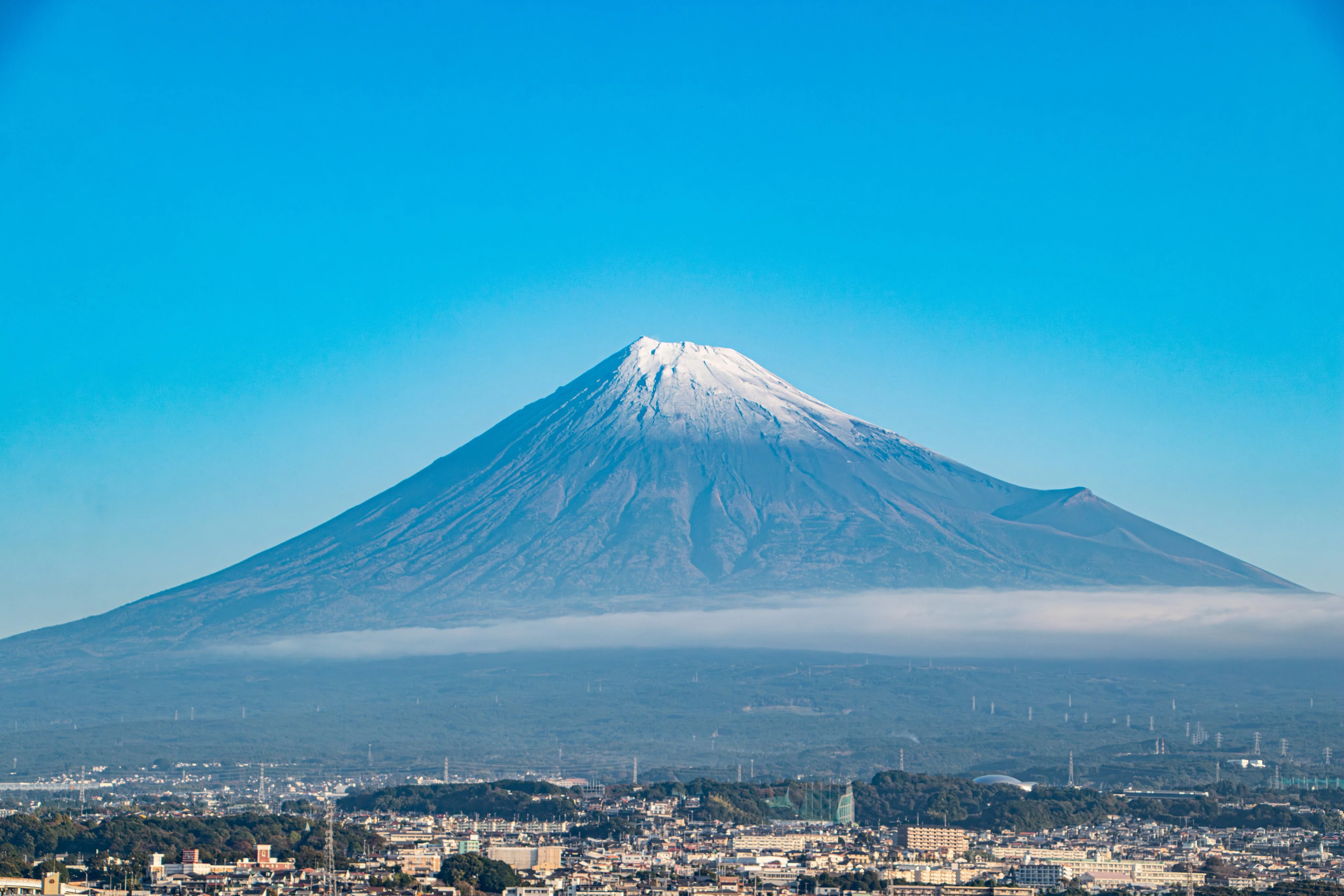富士山山頂被白雪覆蓋。翻攝自Fujishi_jp Ｘ