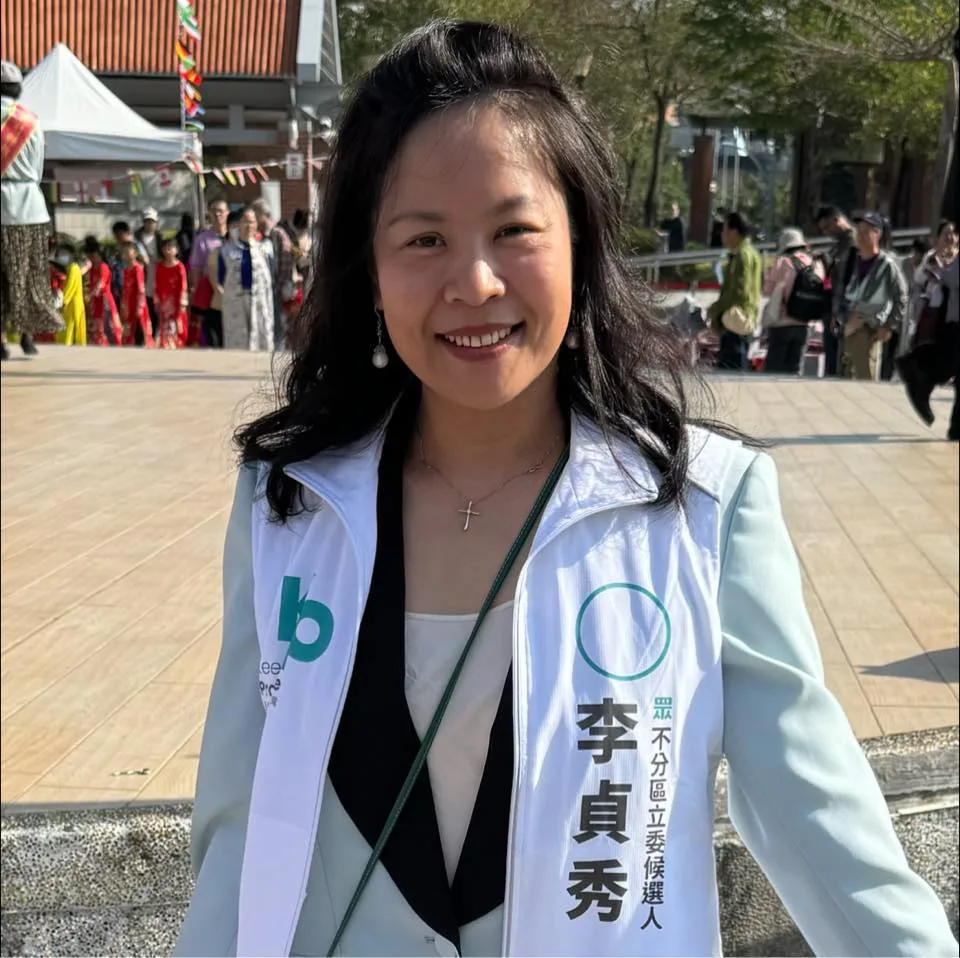 李貞秀在個人社群平台聲稱自己擁有中華民國護照。翻攝李貞秀臉書