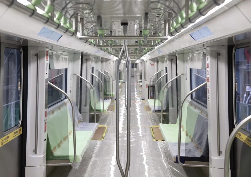 捷運萬大中和線首列車內裝。中央社