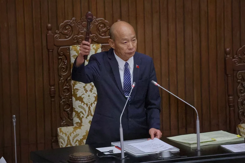 立法院會12日三讀修正通過消防法部分條文。圖為立法院長韓國瑜敲槌通過。中央社