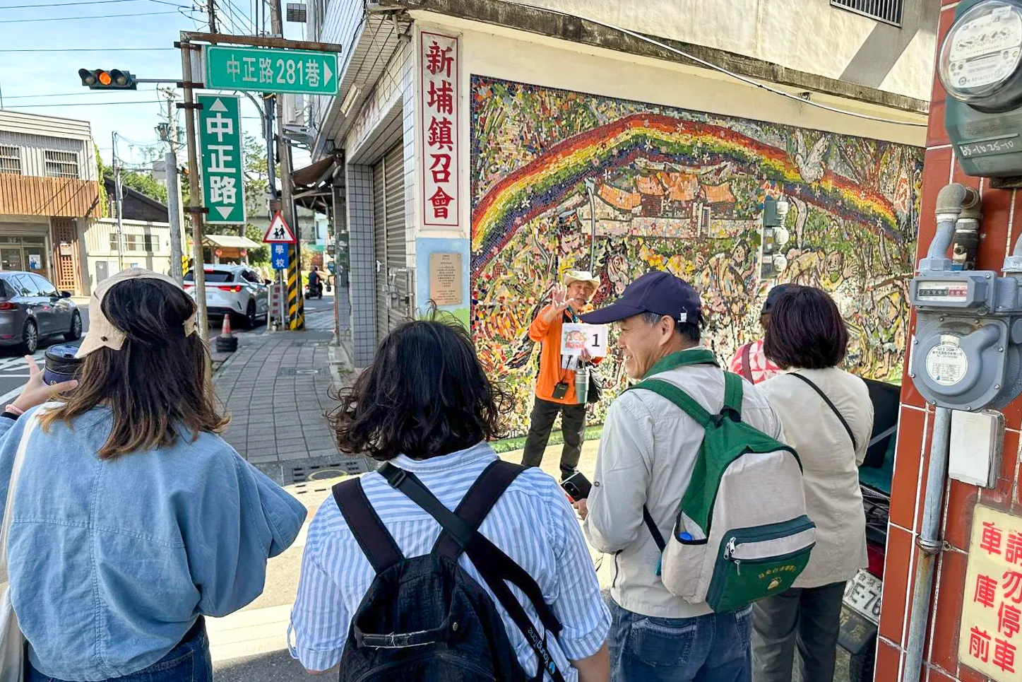 新竹女路導覽於新埔中正路281巷的戰鬥巷。新竹縣政府提供