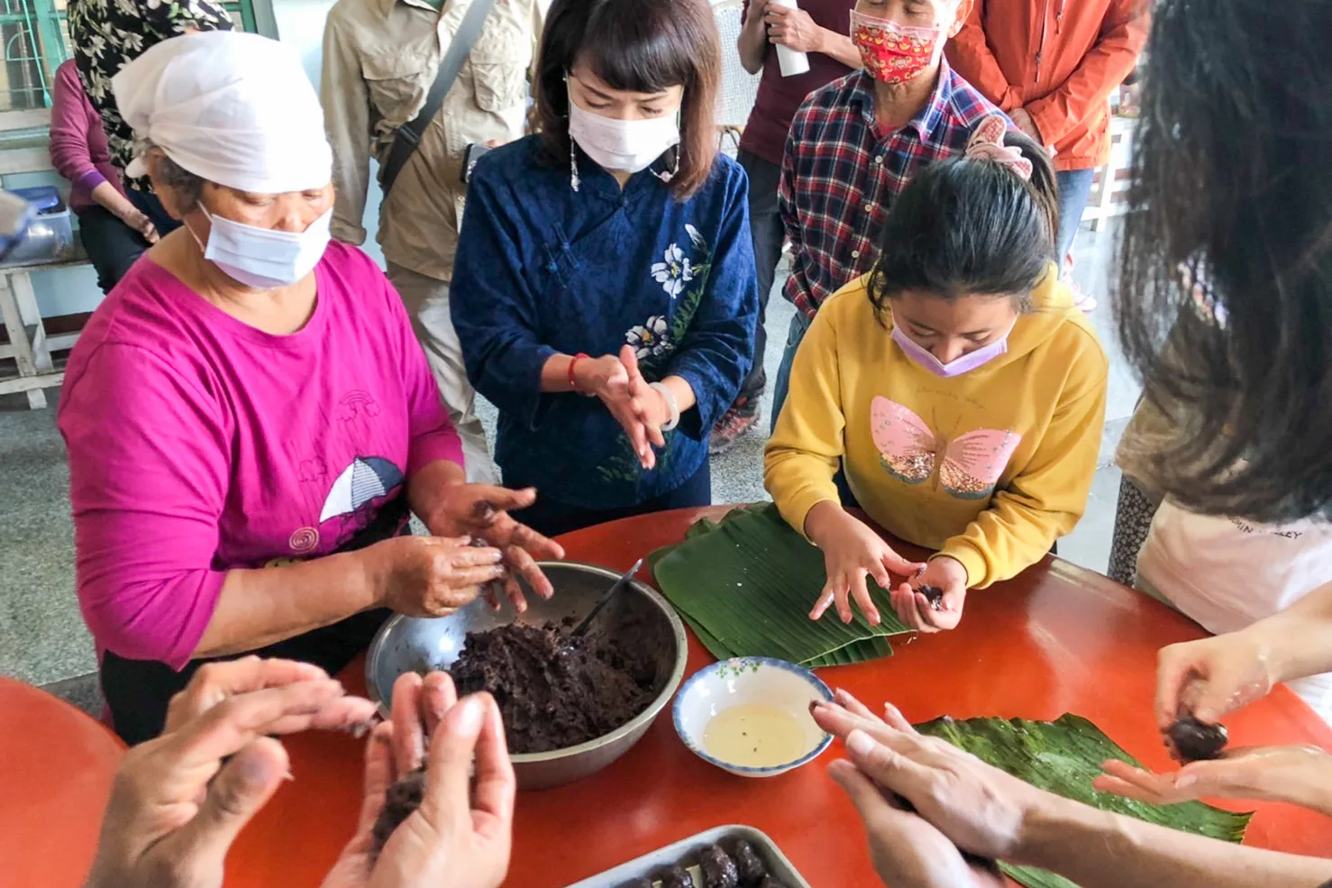 越嶺穿河祈福路至福安庄手作粄食當點心。高雄市客委會提供