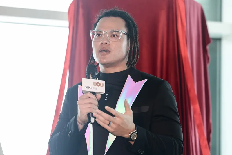 張育成出席大谷翔平50轟紀念球特展。中央社