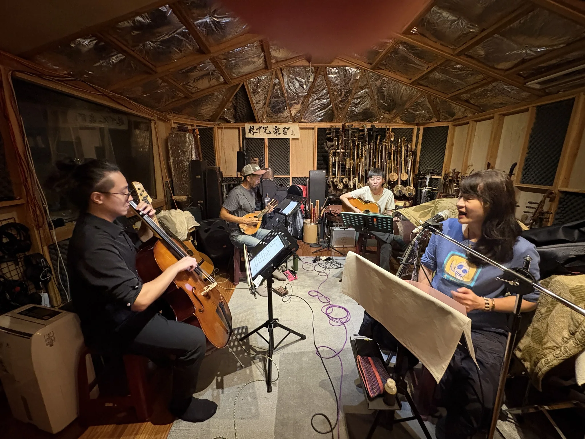 羅思容與孤毛頭樂團 為音樂會彩排。翻攝自羅思容與孤毛頭樂團FB