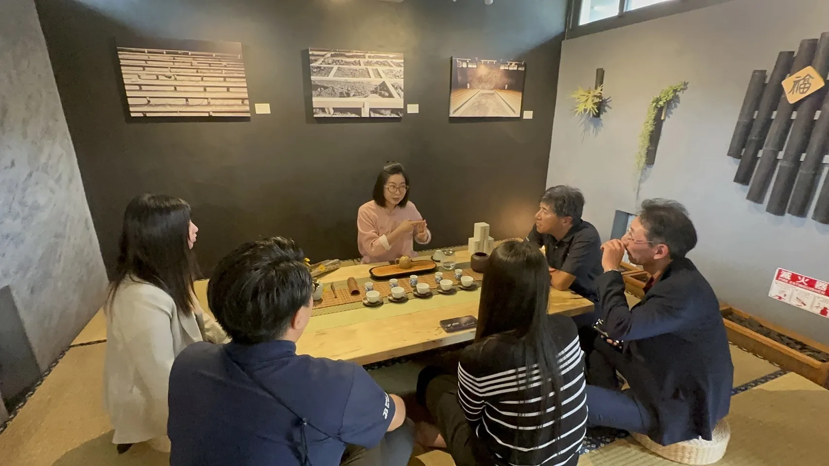 櫻井恒在富里農會享用風味餐及品茗。富里鄉公所提供