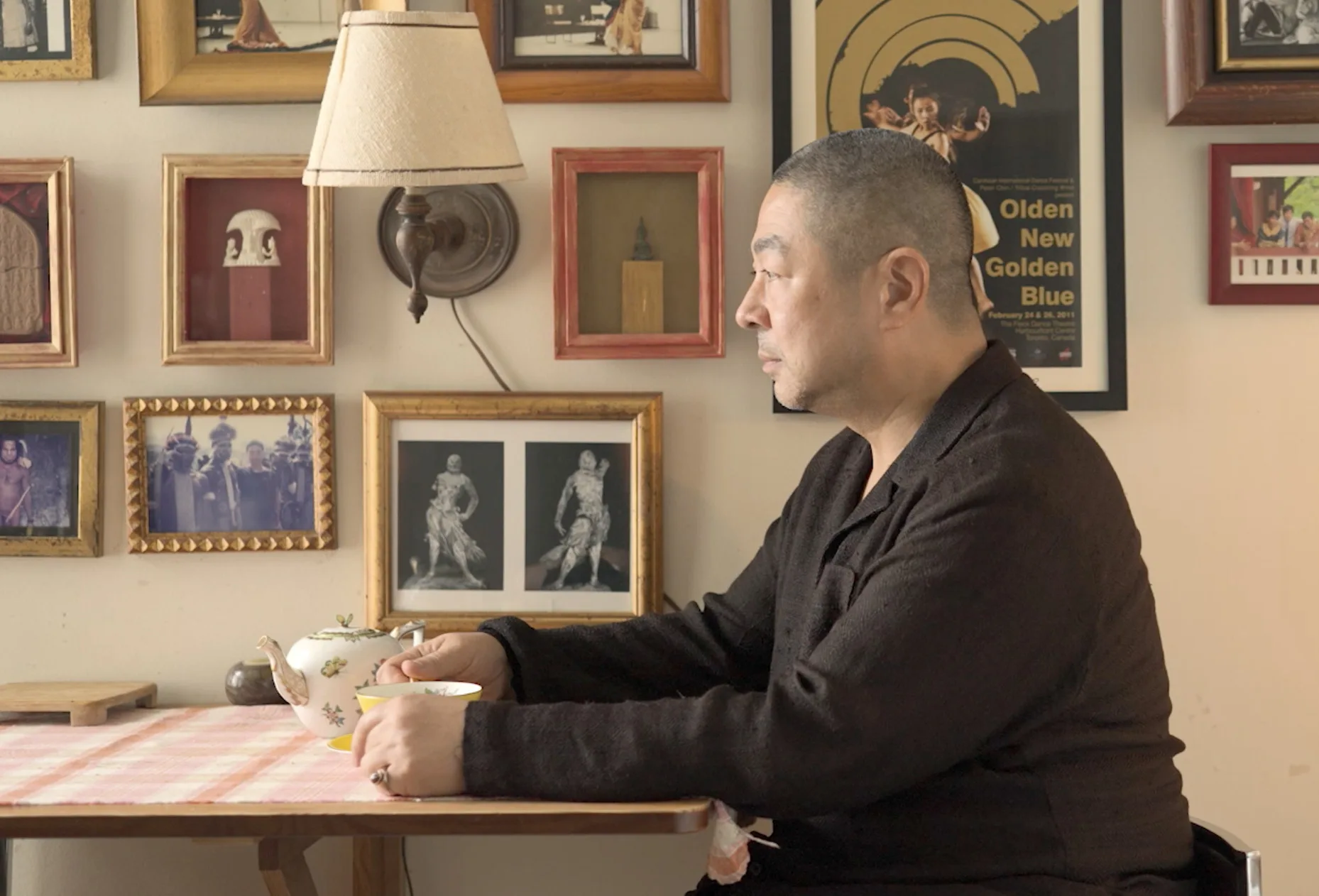 Peter Chin在紀錄短片《誰在那邊跳舞?》中分享激發他創作靈感的力量以及身上傳承的客家血緣。北市客基會提供