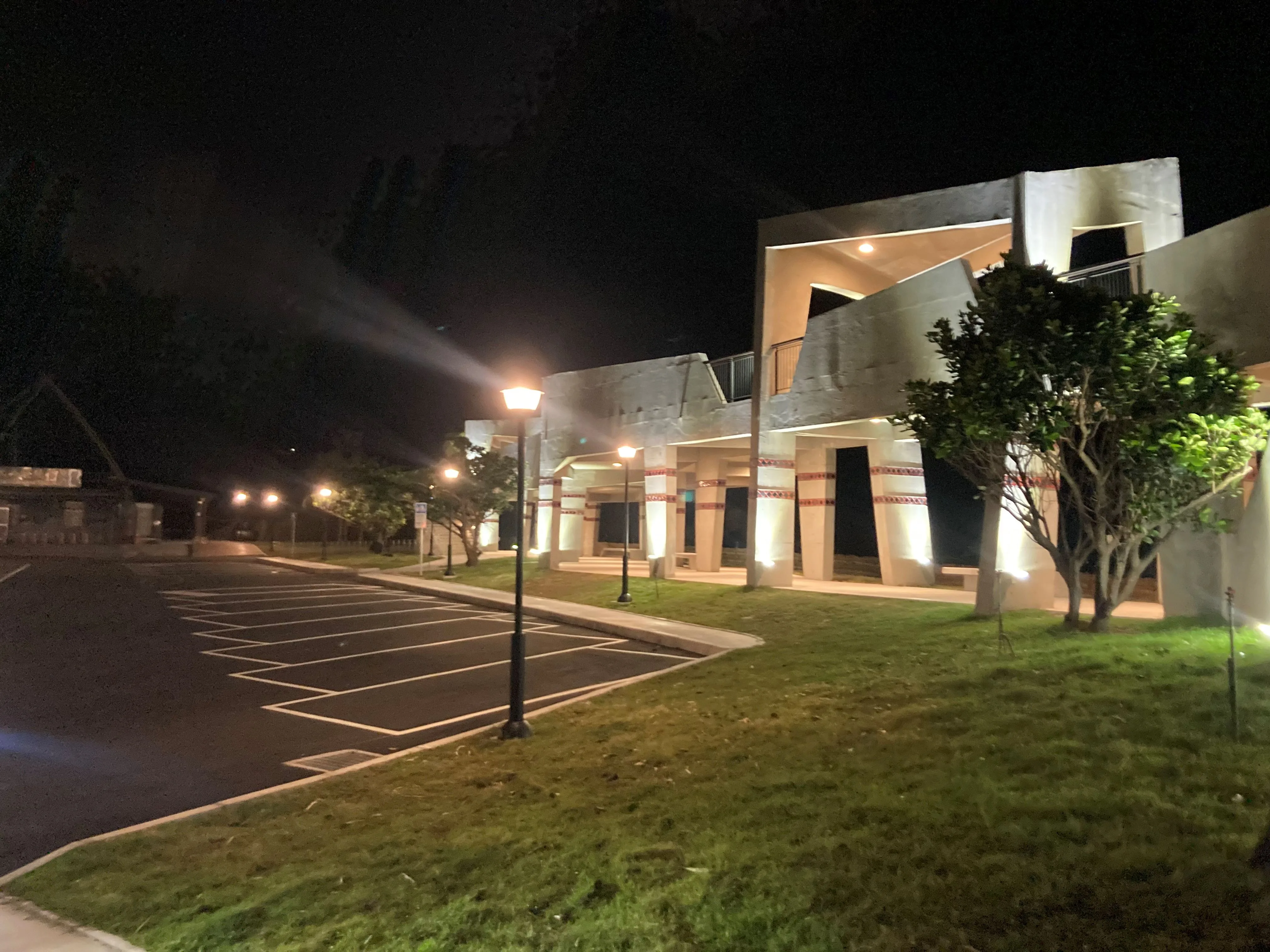 大鳥休憩區夜間提供照明機能，可感受不一樣的東海岸夜間風情。