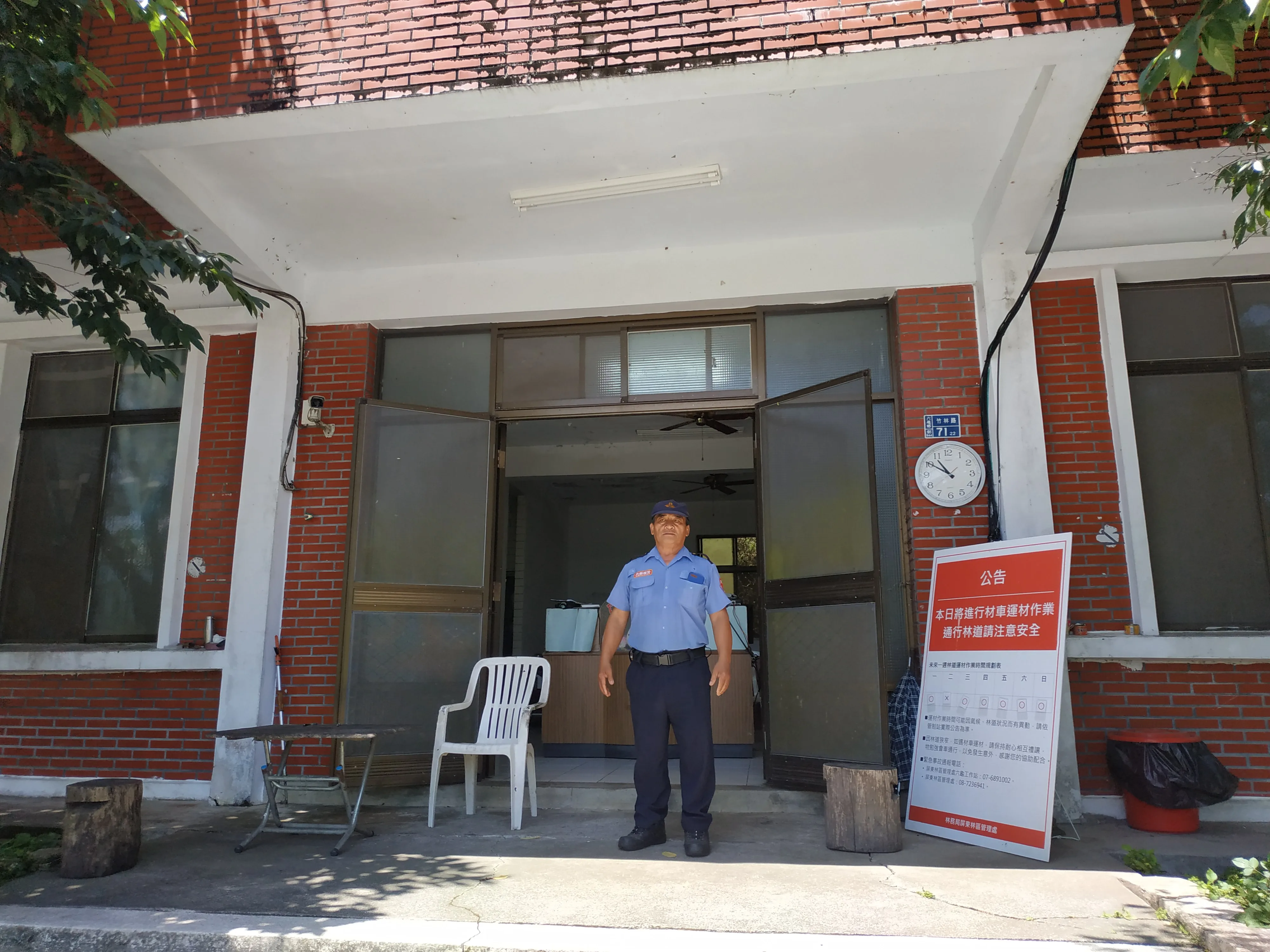 小關山林道7K管制哨設有全天候保全人員，請遊客配合車輛管制。林保署屏東分署提供