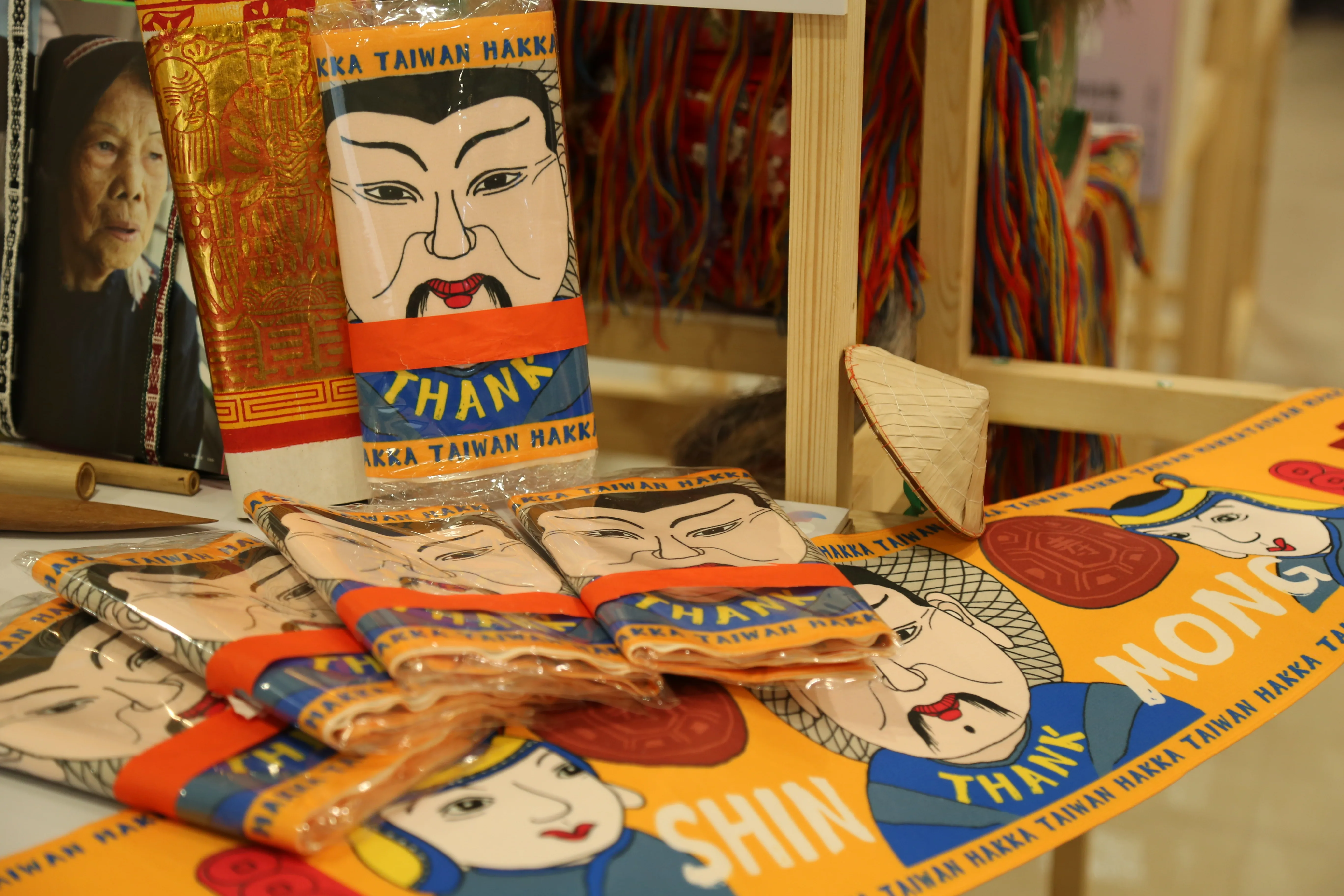 「藝起玩Hakka」全新12組文創產品。北市客委會提供