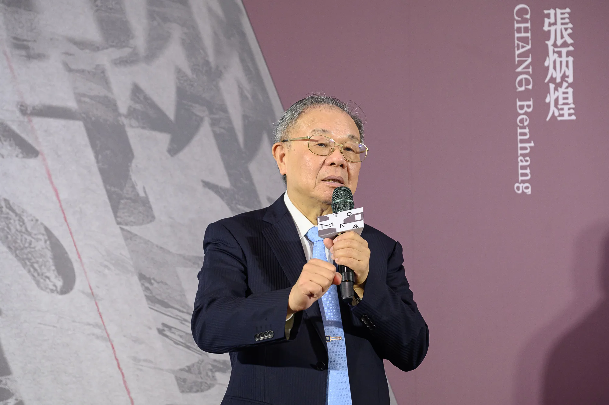 策展人張炳煌致詞。桃園市立美術館提供