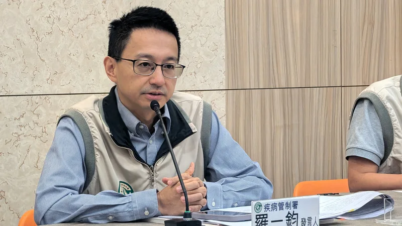 羅一鈞表示，已有多項研究顯示，同時接種COVID-19疫苗和流感疫苗，不會增加中風風險。中央社資料照片