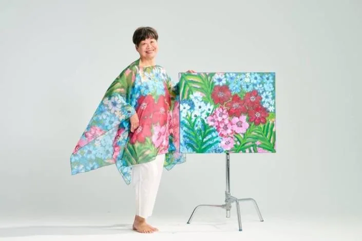 素人畫家黃秀華絲巾創作  今起竹北新瓦屋展出