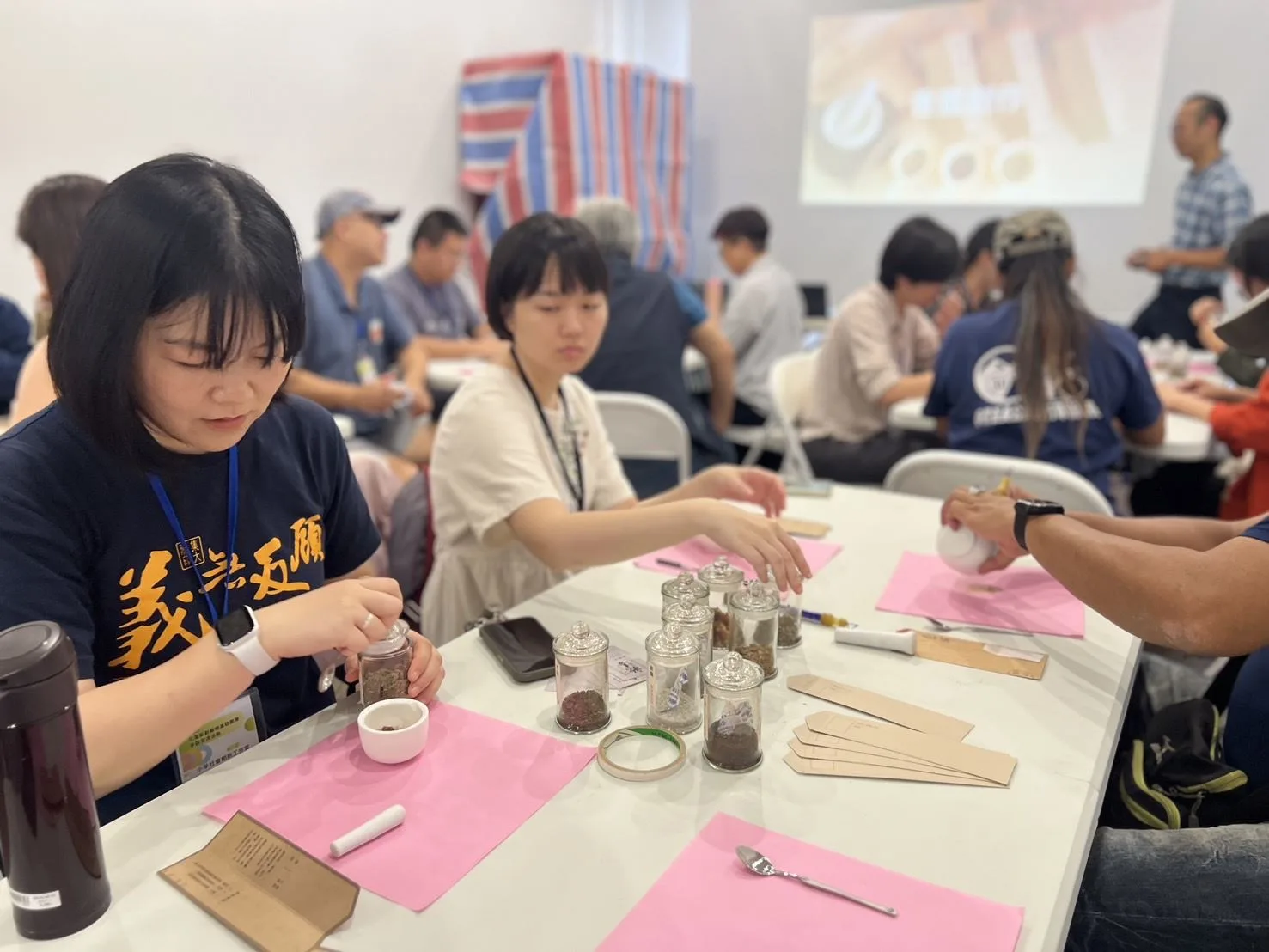 花蓮新創基地參與手作活動。花蓮縣政府提供