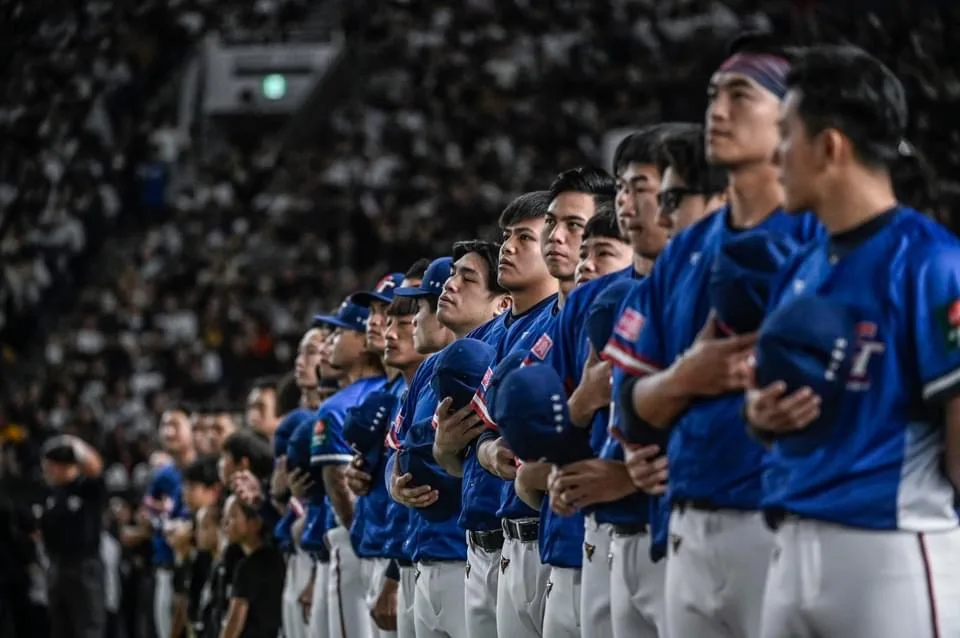 拿下世界棒球12強冠軍的台灣隊。翻攝AIT臉書