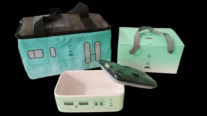 台鐵文創商品指定款項買1送1及門市9折優惠。台鐵提供