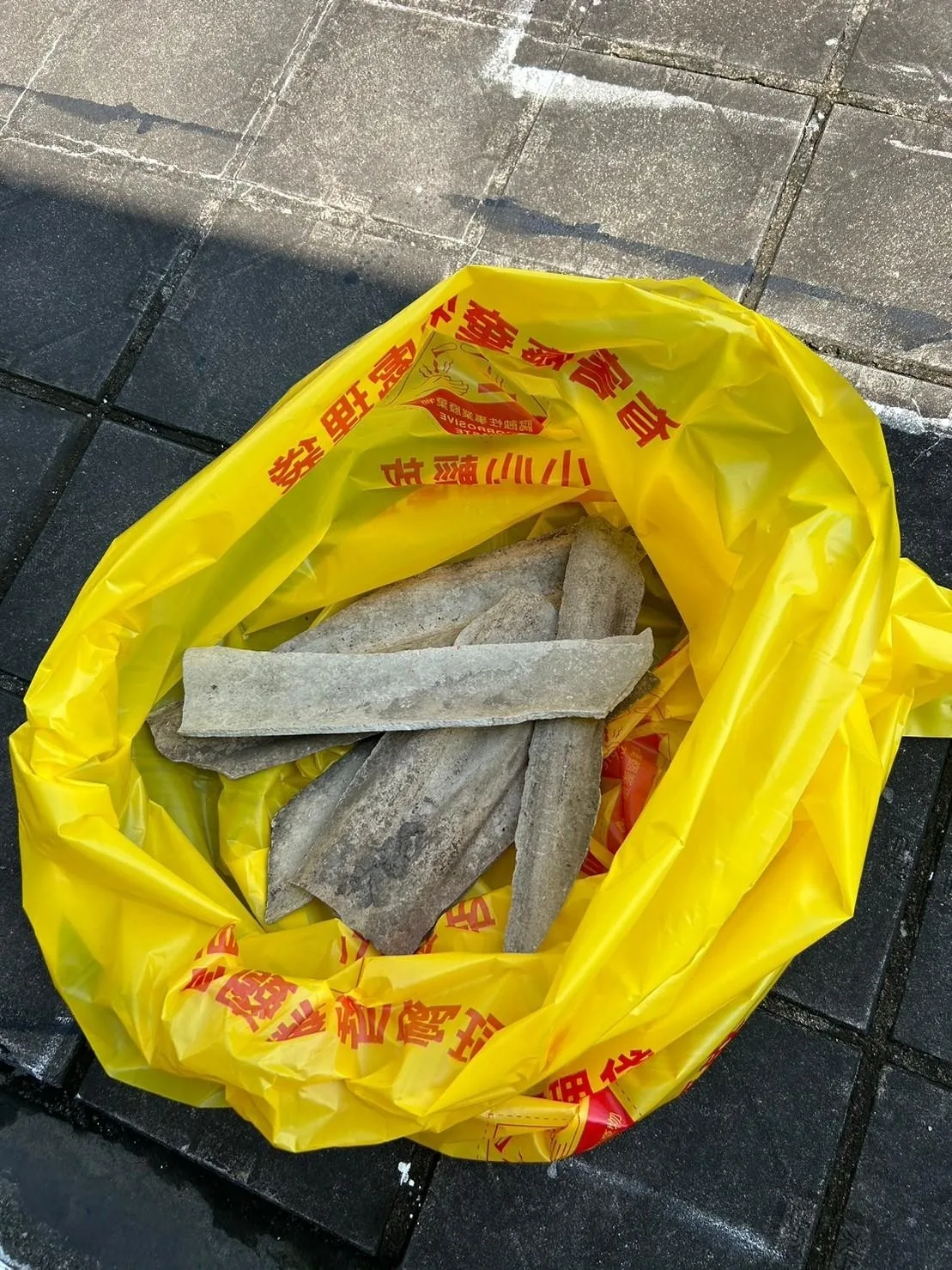 石綿建材。翻攝FB/高雄市政府環保局
