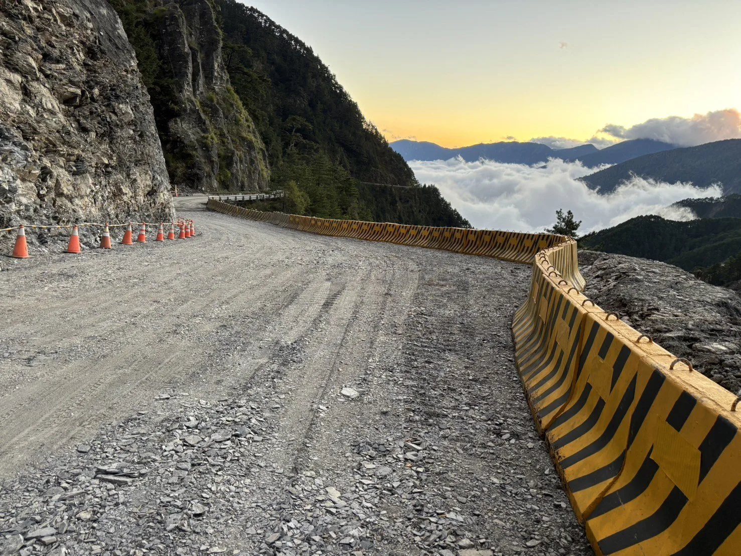 南橫公路埡口平台至向陽路段搶通，29日開放通車。公路局提供