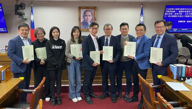 立院初審通過運動部組織法草案，朝野立委合影。中央社
