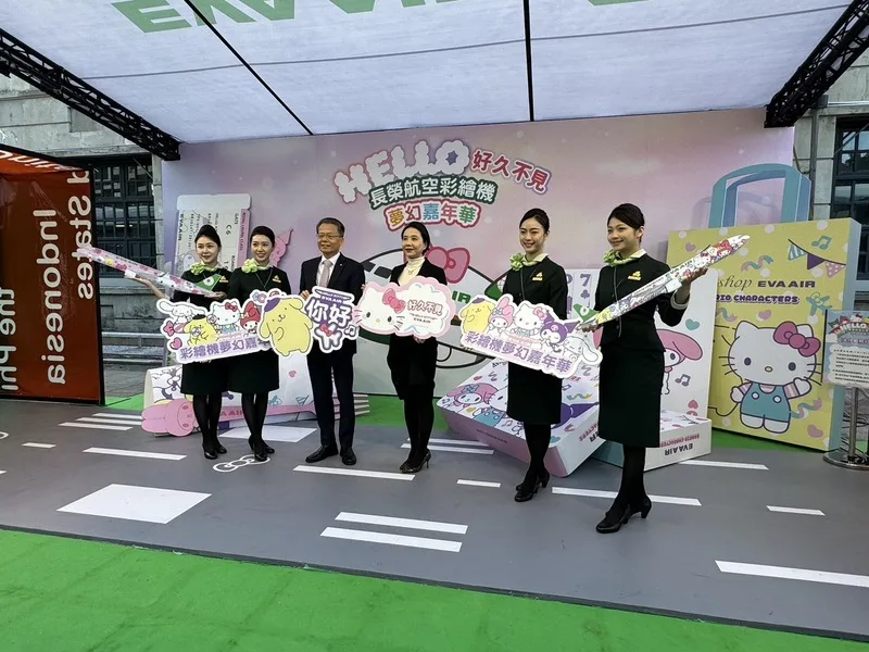 長榮全新2架三麗鷗彩繪機12月起陸續啟航，規劃飛航仙台及巴黎航線。中央社