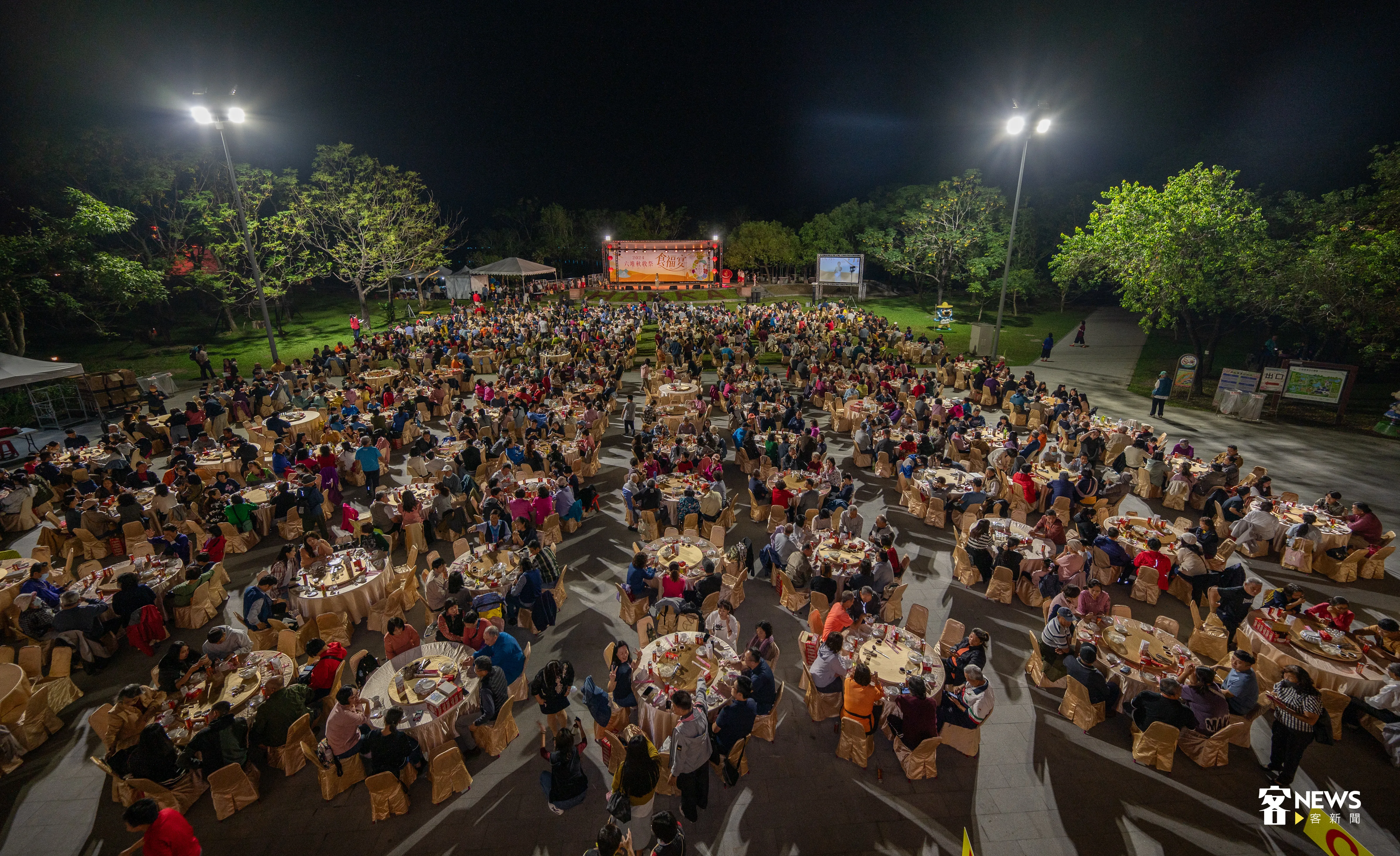 六堆食福宴，席開130桌、1300人座無虛席。洪俊傑攝