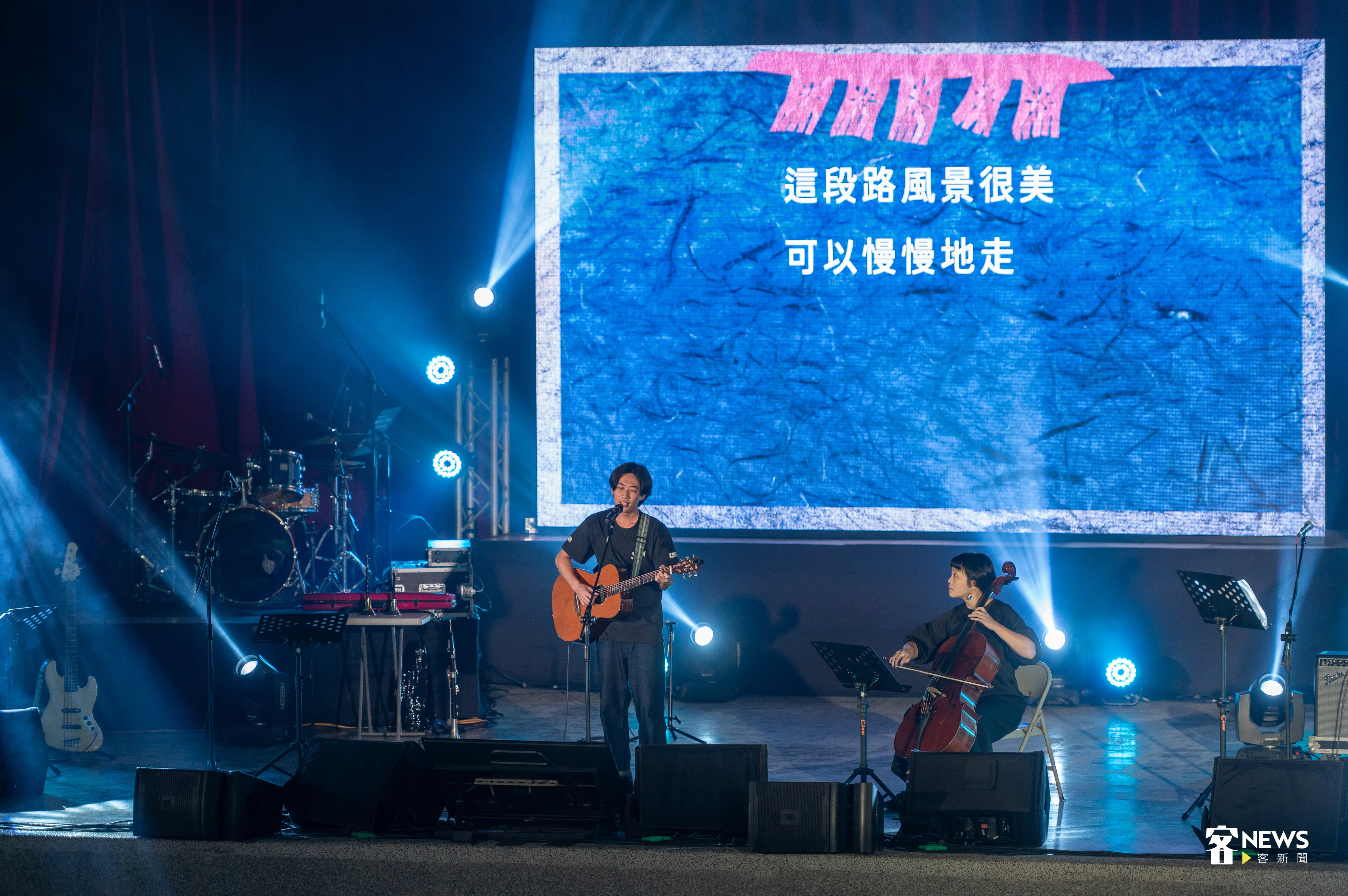 美濃新穎創作歌手陳俊名，暖場演唱。洪俊傑攝