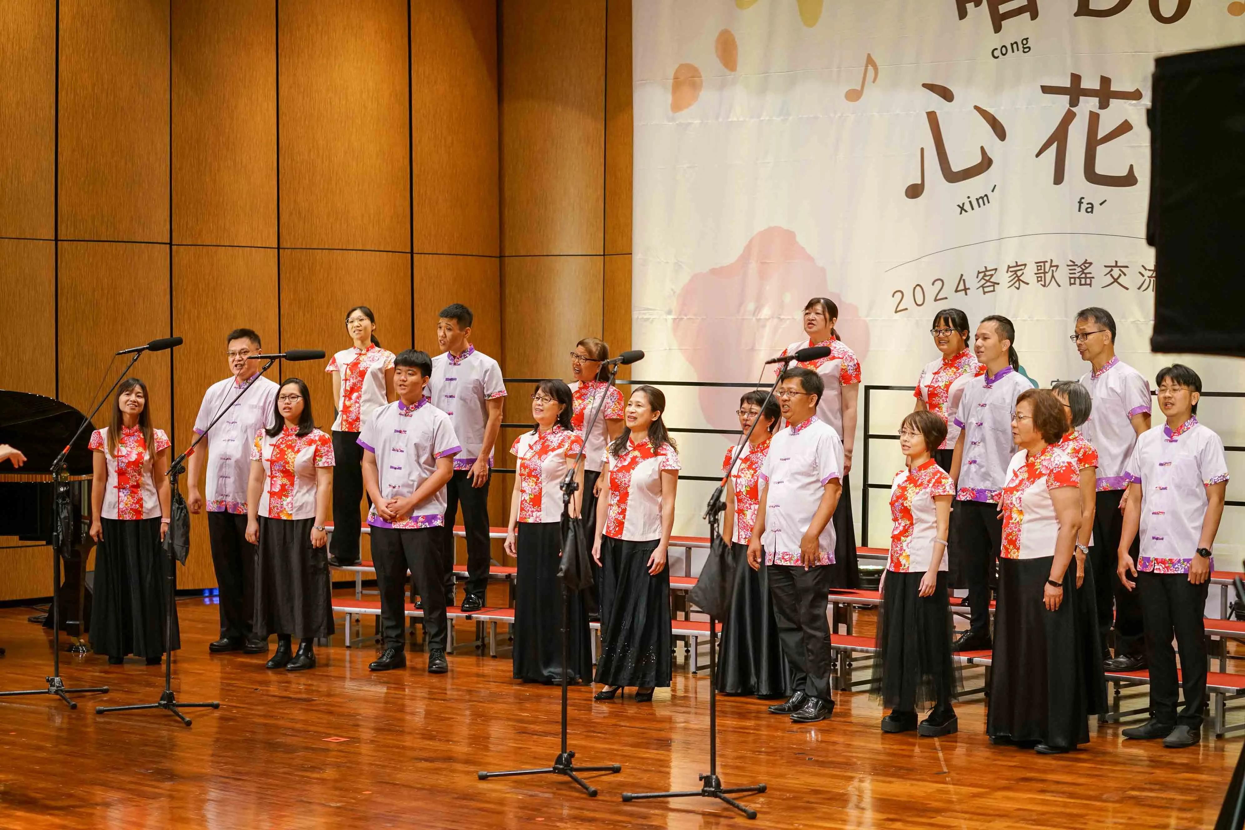 2024客家歌謠交流觀摩賽南區頒獎屏東室內合唱團獲優等。客家委員會提供