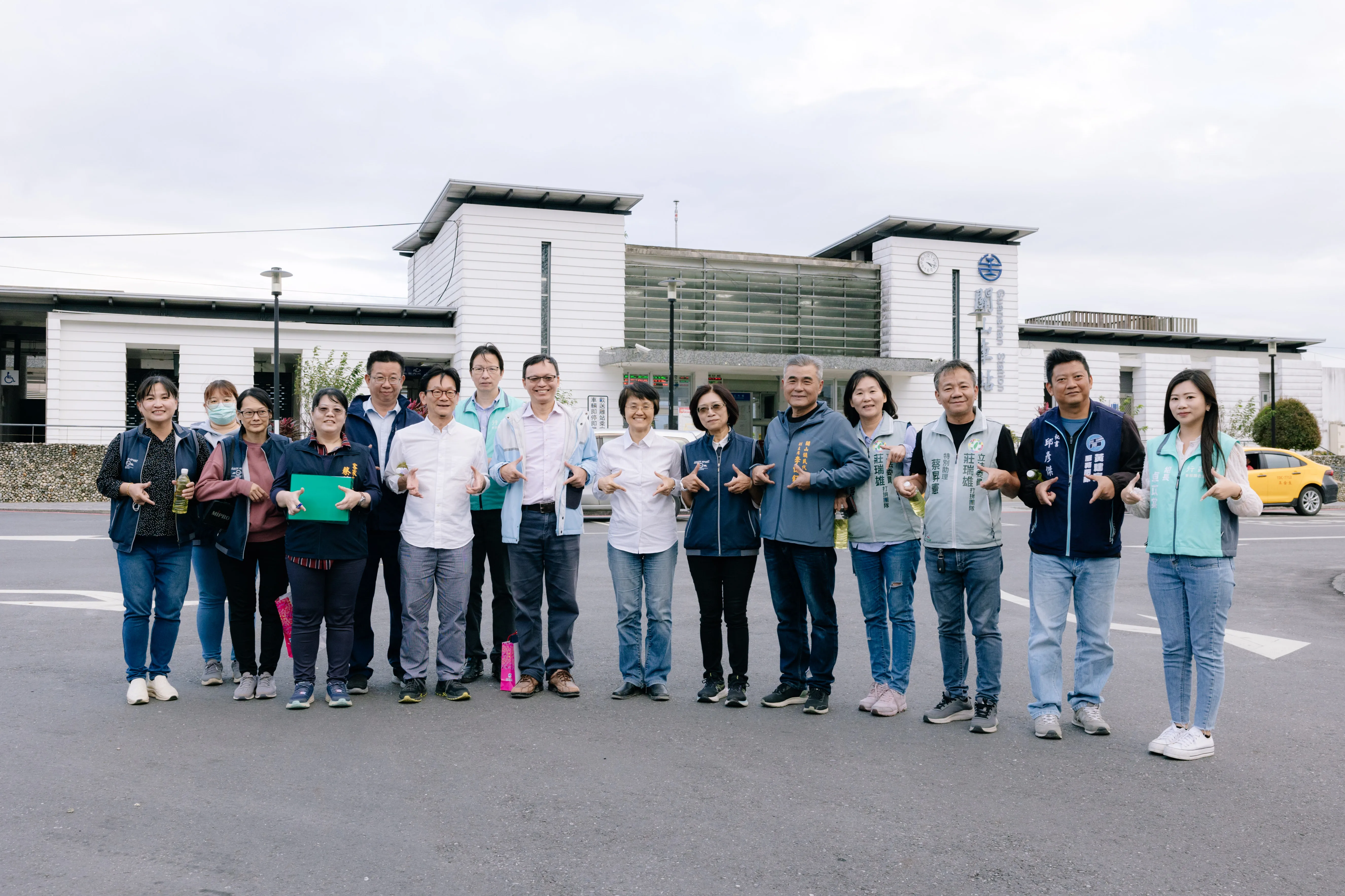 古主委走訪臺東縣幸福臺九線關山客庄街區。客委會提供