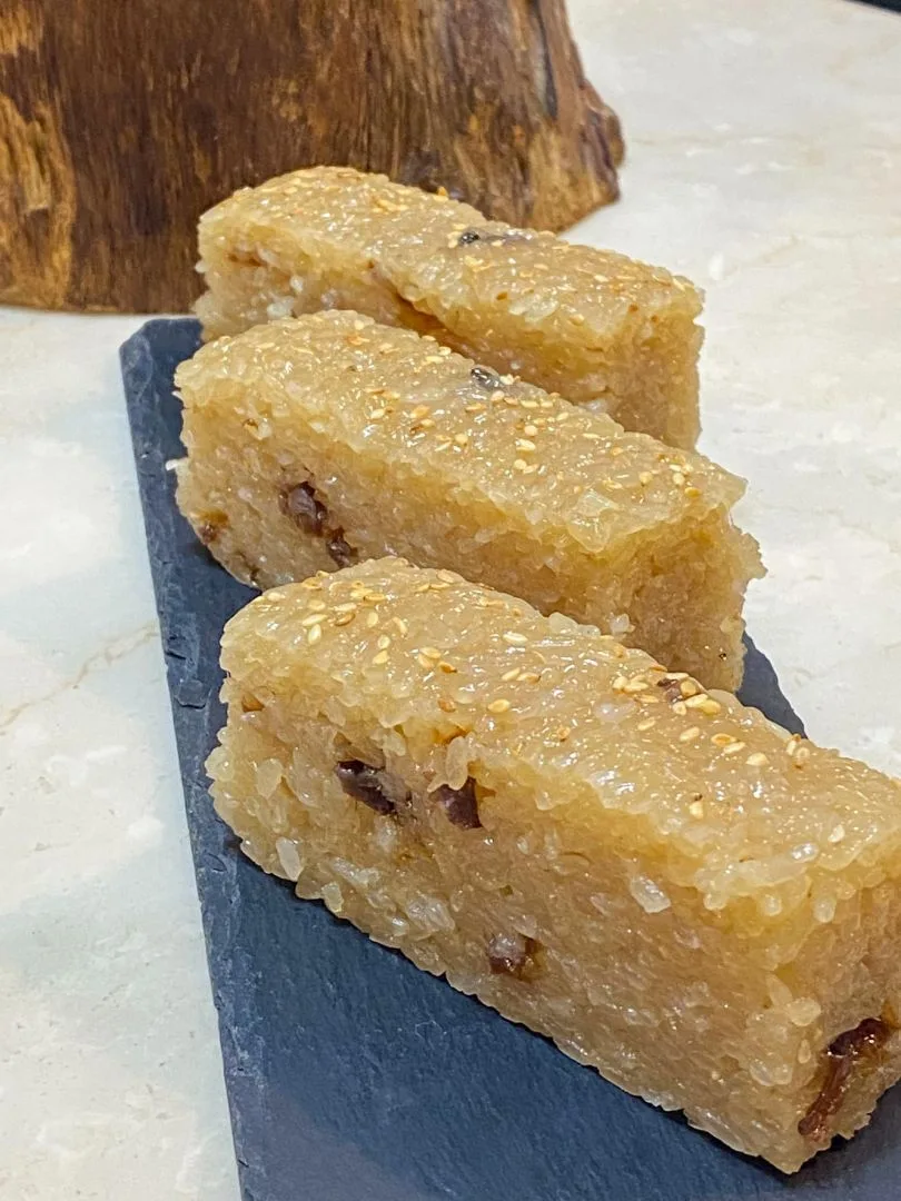 劉蘭英做的甜糯米飯切塊後，晶瑩剔透，令人垂涎。何來美攝