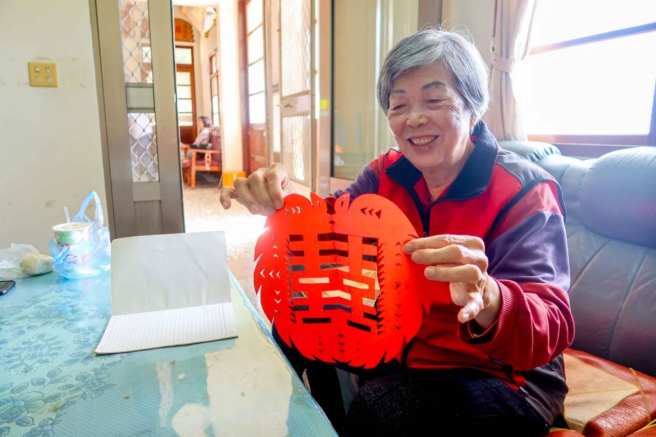 劉蘭英剛過讚石婚慶，她還保留結婚時貼在甜糯飯上的大紅「囍」字作紀念。何來美攝