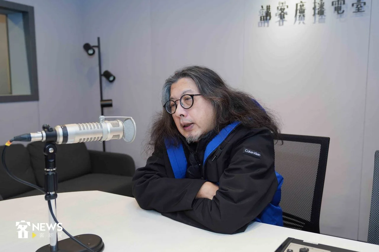 金曲歌王劉劭希日前接受講客廣播電臺主持人宋菁玲《Good Morning! Hakka! 》節目專訪。宋佩遙攝