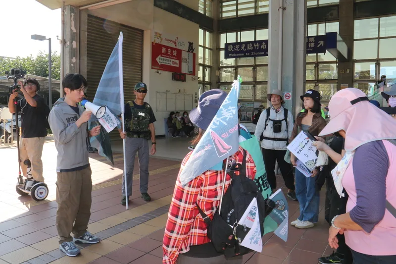 台灣主站派、接力護台灣活動,無黨籍縣議員曾玟學加入陪走行列。中央社