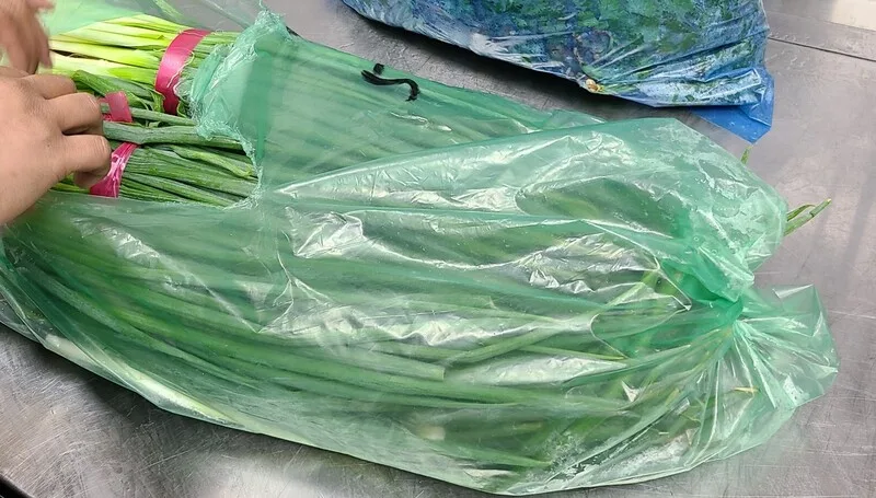 北市抽驗60件火鍋食材，青江菜、蔥等10件不合格。台北市衛生局提供