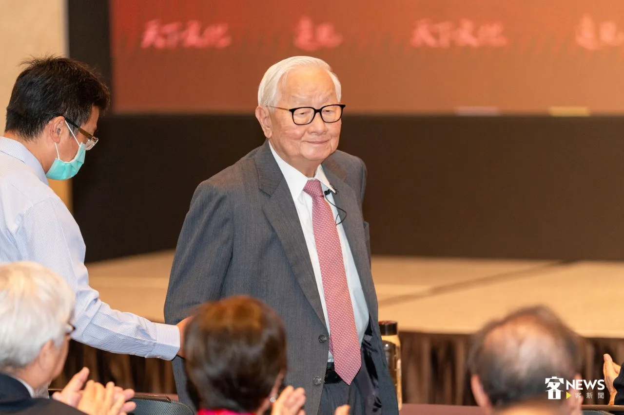 新書發表會的「危機與轉機」主題中，張忠謀回顧自己1964年至2018年間的人生經歷。范修語攝