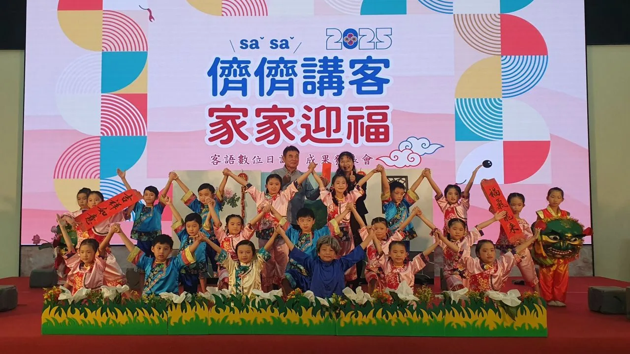 2025新年之際，苗栗縣推出「客語日曆」。苗栗縣政府提供
