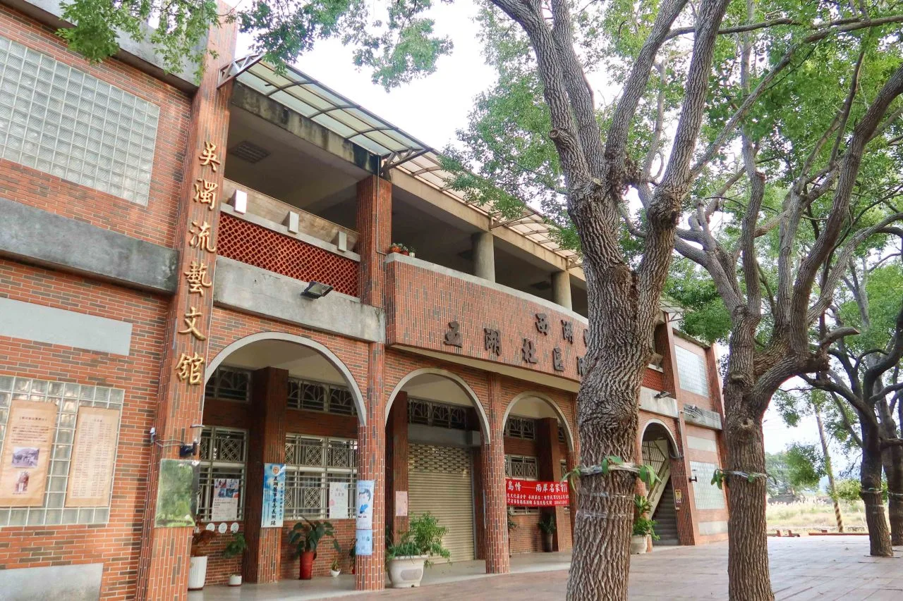 西湖鄉公所在五湖村建有吳濁流藝文館，緬懷吳濁流對西湖的關懷與文學成就。何來美攝