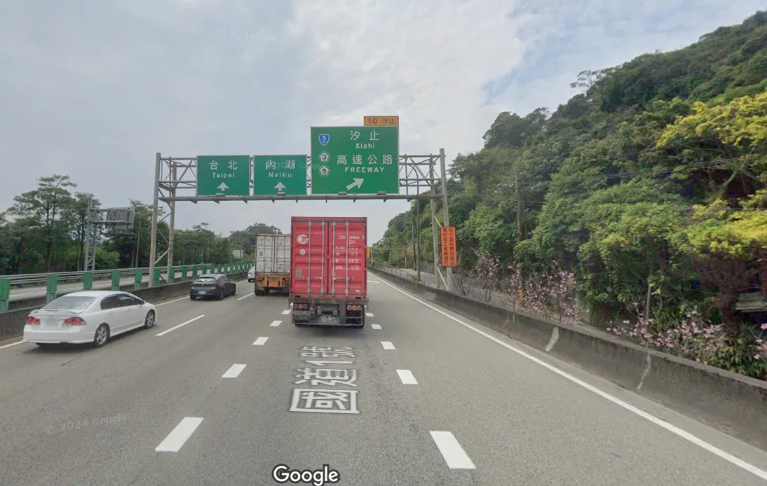 國道台北至汐止段增一車道　車速提高、回堵車流減少