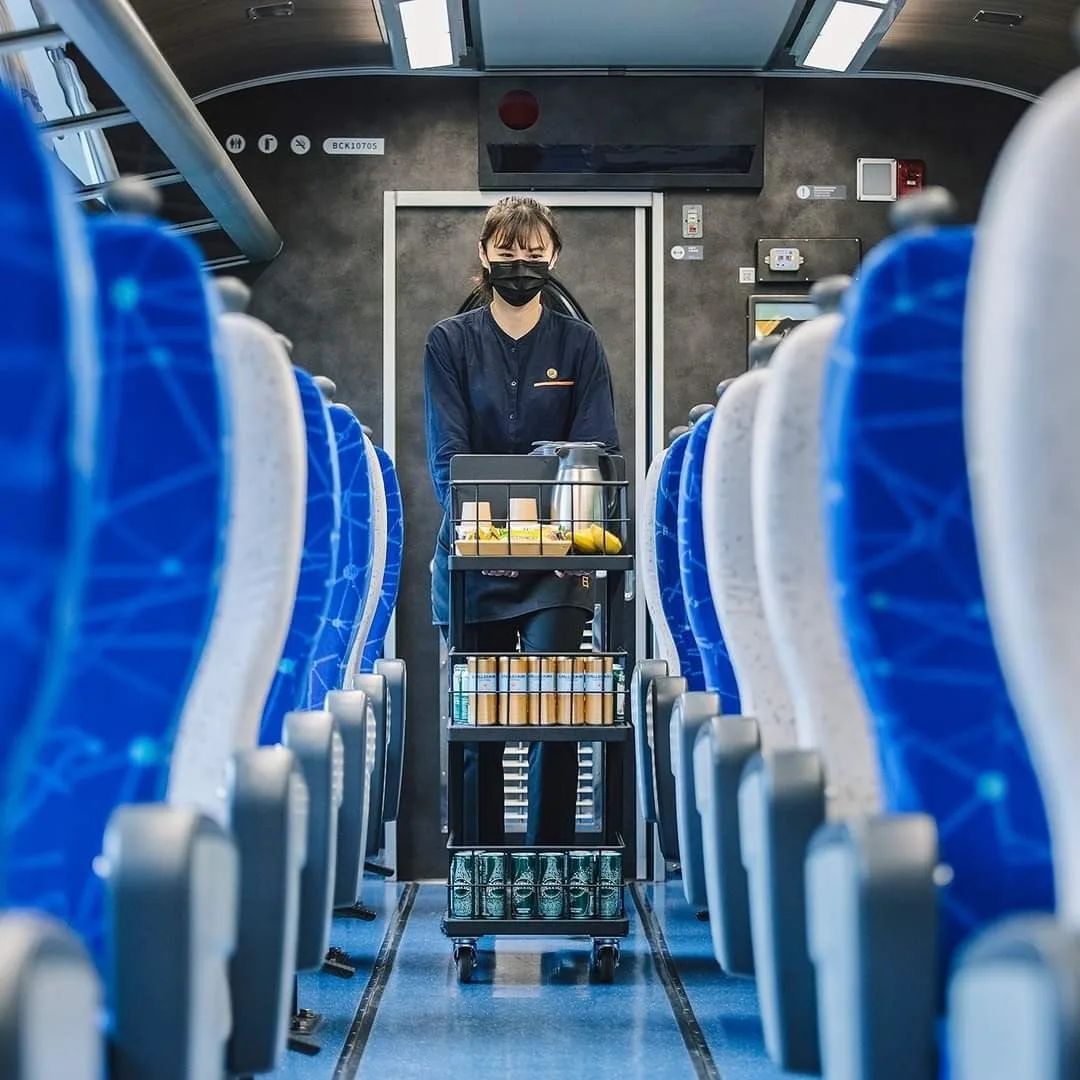 鳴日號是國際上第一次將老列車改造成觀光列車的案例。台鐵提供