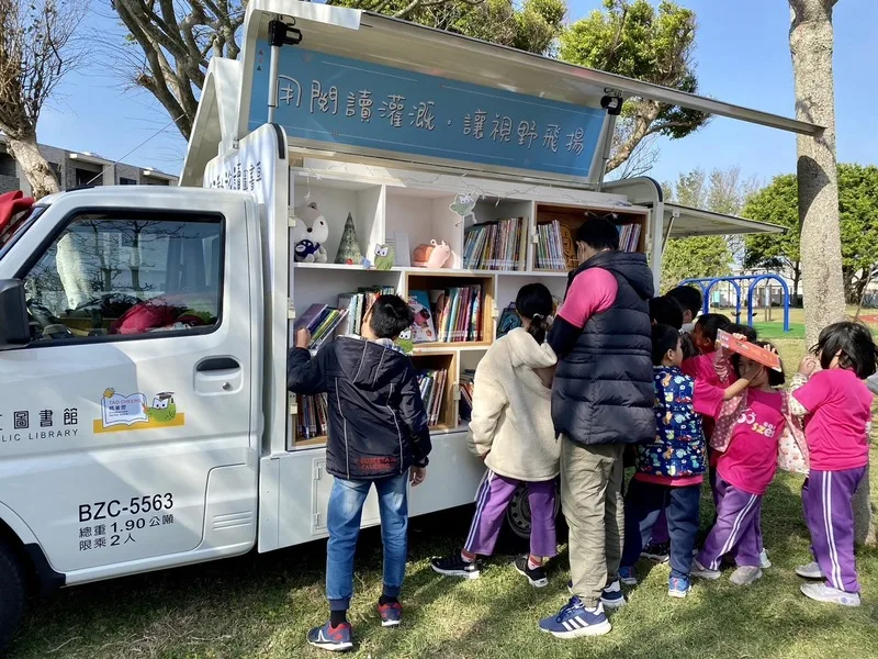 桃市再獲行動圖書車　打造旅讀環境