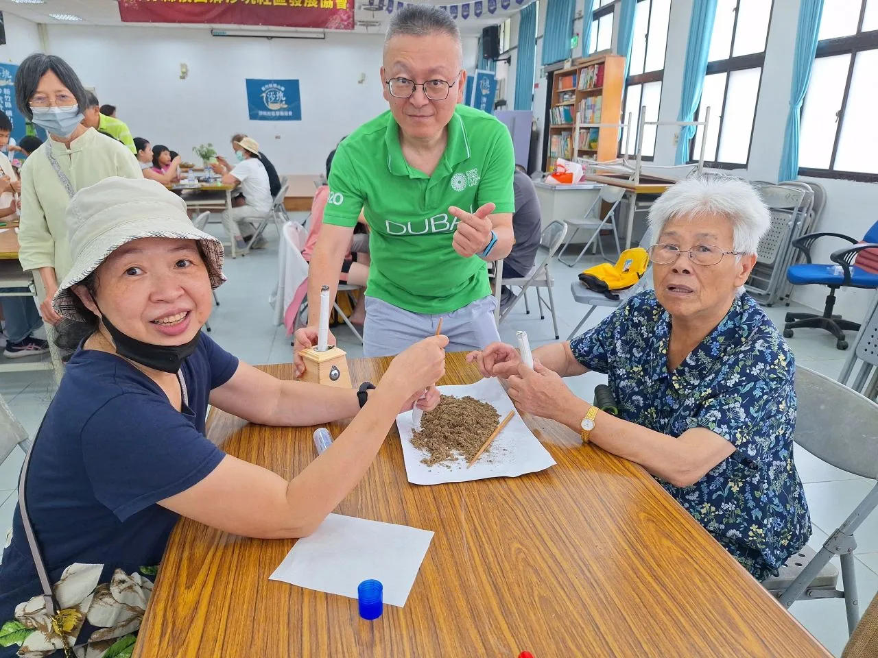 「橫山學堂」課程包含生活知能專題講座、社區認同及個人自我照顧課程等。竹縣府提供