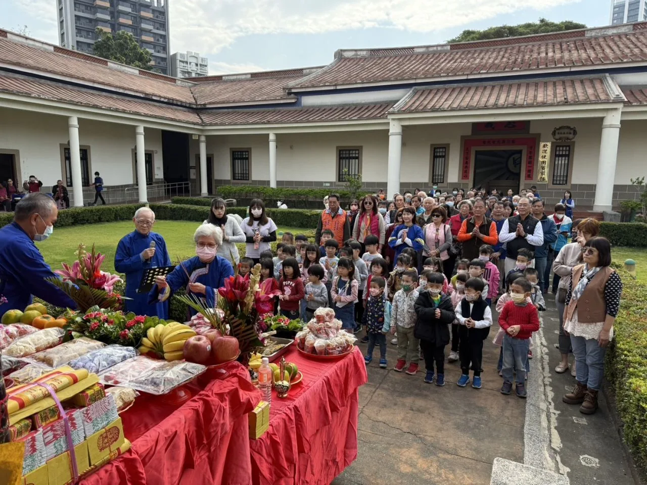 高雄市客委會今天進行完福祭典,依循古禮謝神。高雄市客委會提供