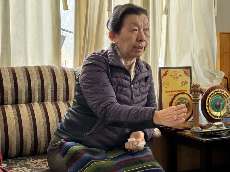 西藏流亡議會(Tibetan Parliament in Exile, TPiE)副議長卓瑪次仁狄康(Dolma Tsering Teykhang)在談到中國威脅等議題時,不禁憂心地落下眼淚。中央社