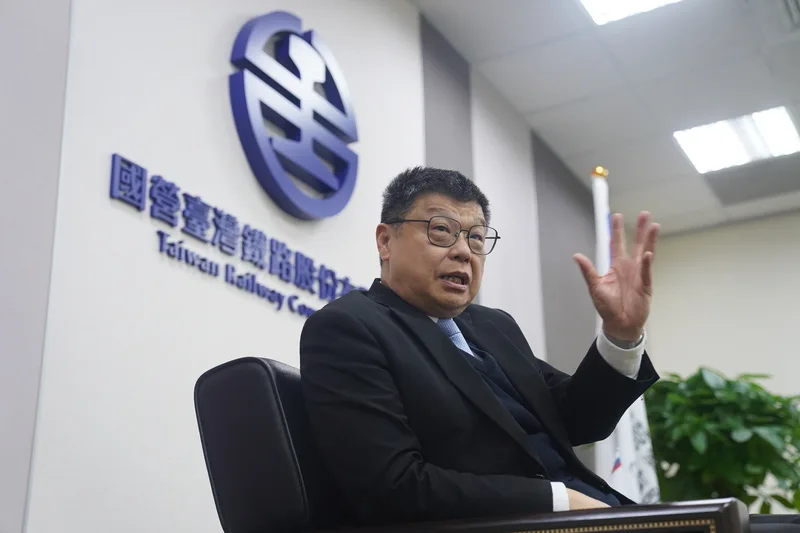 台鐵公司董事長杜微接受中央社專訪表示,公司掛牌營運頭幾年會比較辛苦,尤其第1年。中央社