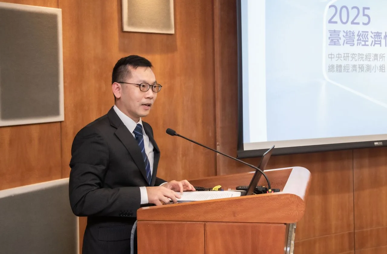 中研院經濟研究所許育進代理所長致辭。中研院提供