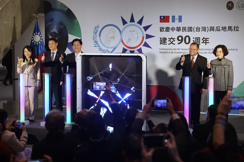101點燈祝賀台瓜建交90年。中央社