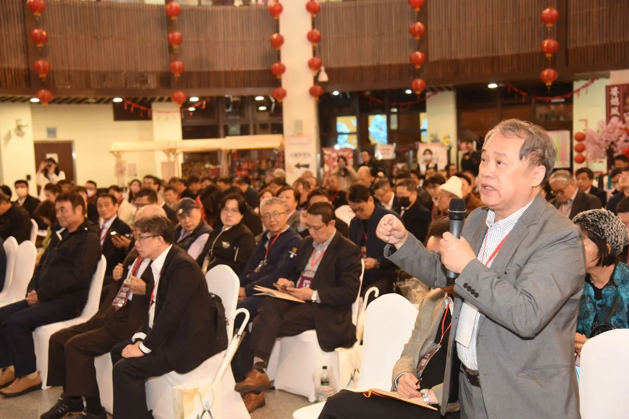 台灣上市櫃公司協會和知名企業代表齊聚後龍圓樓舉行「桃竹苗大矽谷推動方案暨高鐵產業專用區」座談會。苗縣府提供