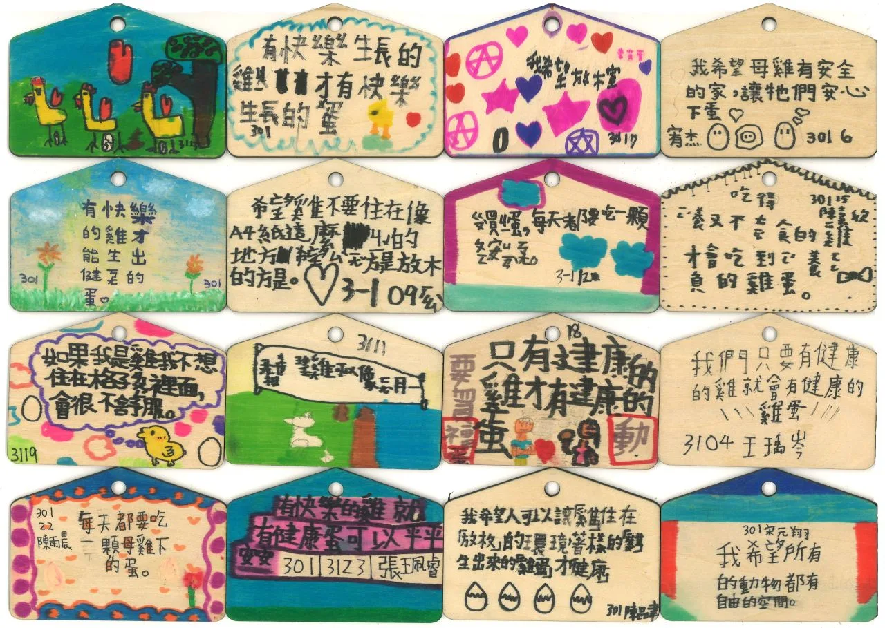 學生寫下祈福卡。鍾孝昇提供