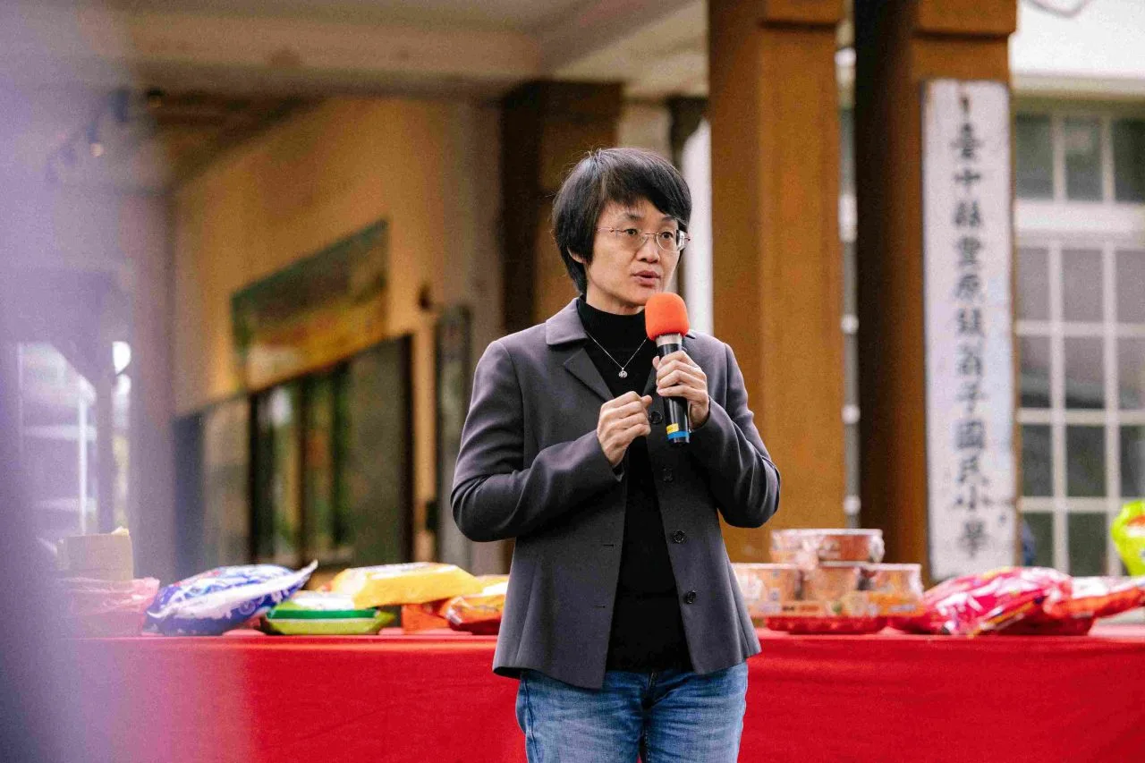 客委會主委古秀妃於翁子國小致詞。客委會提供
